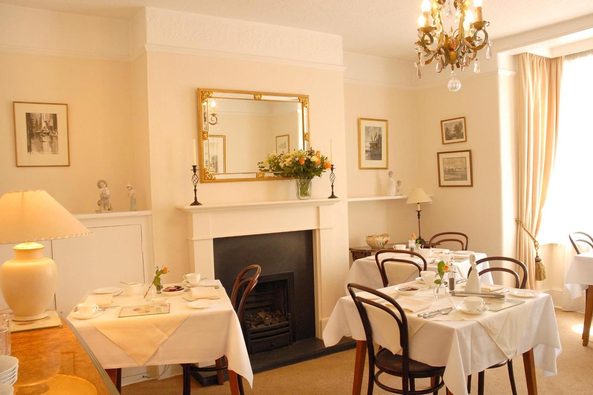 Отель Courtland Стратфорд-апон-Эйвон Экстерьер фото